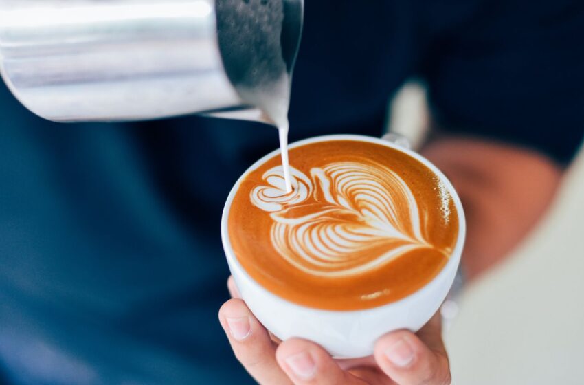  The Coffee e Nex promovem competição de baristas para escolher quem faz a melhor Latte Art