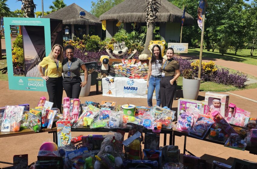  Blue Park encerra 2024 com solidariedade, mais de 150kg de alimentos e 250 brinquedos doados