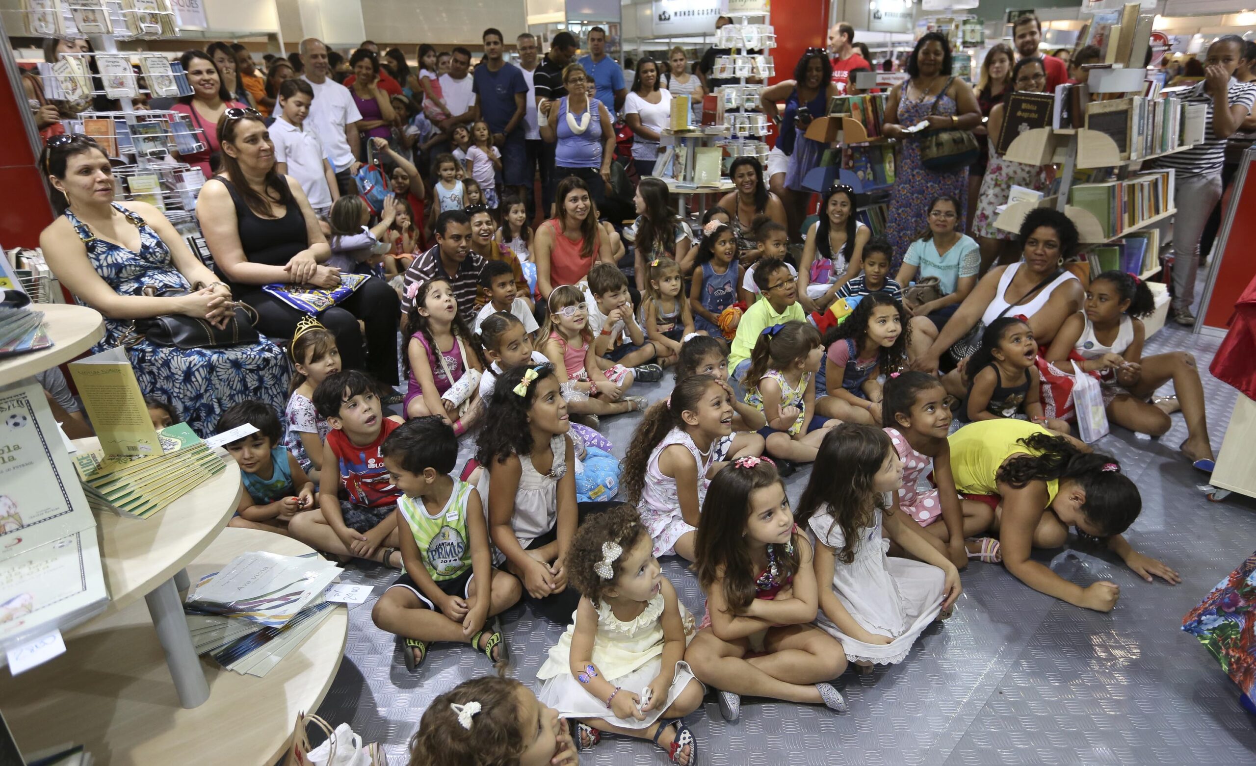 BELO HORIZONTE / MINAS GERAIS / BRASIL – 22.11.2014 – 4ª Bienal do Livro de Minas, no Expominas em BH.
© Washington Alves/Light Press