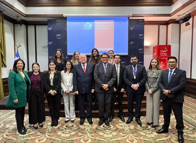  MDHC participa de debate sobre cumprimento de sentenças da Corte IDH com representantes de oito países no Chile