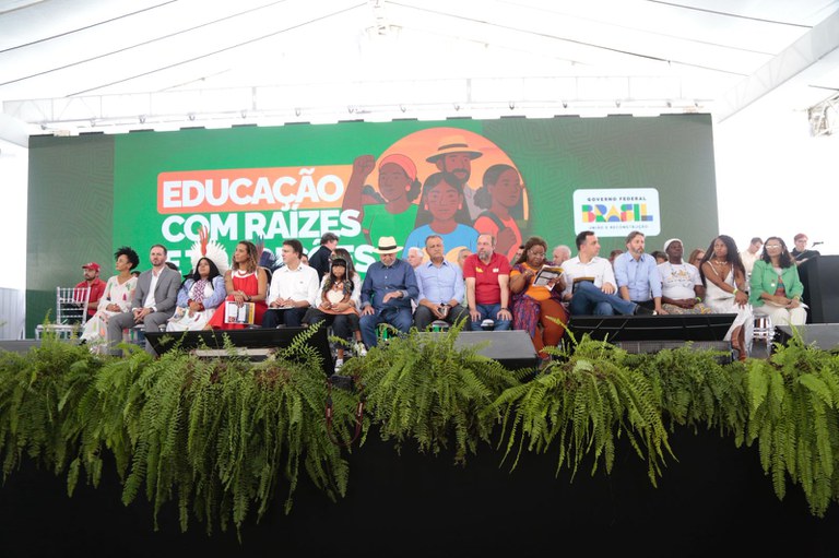  Governo federal entrega escolas indígenas e quilombolas