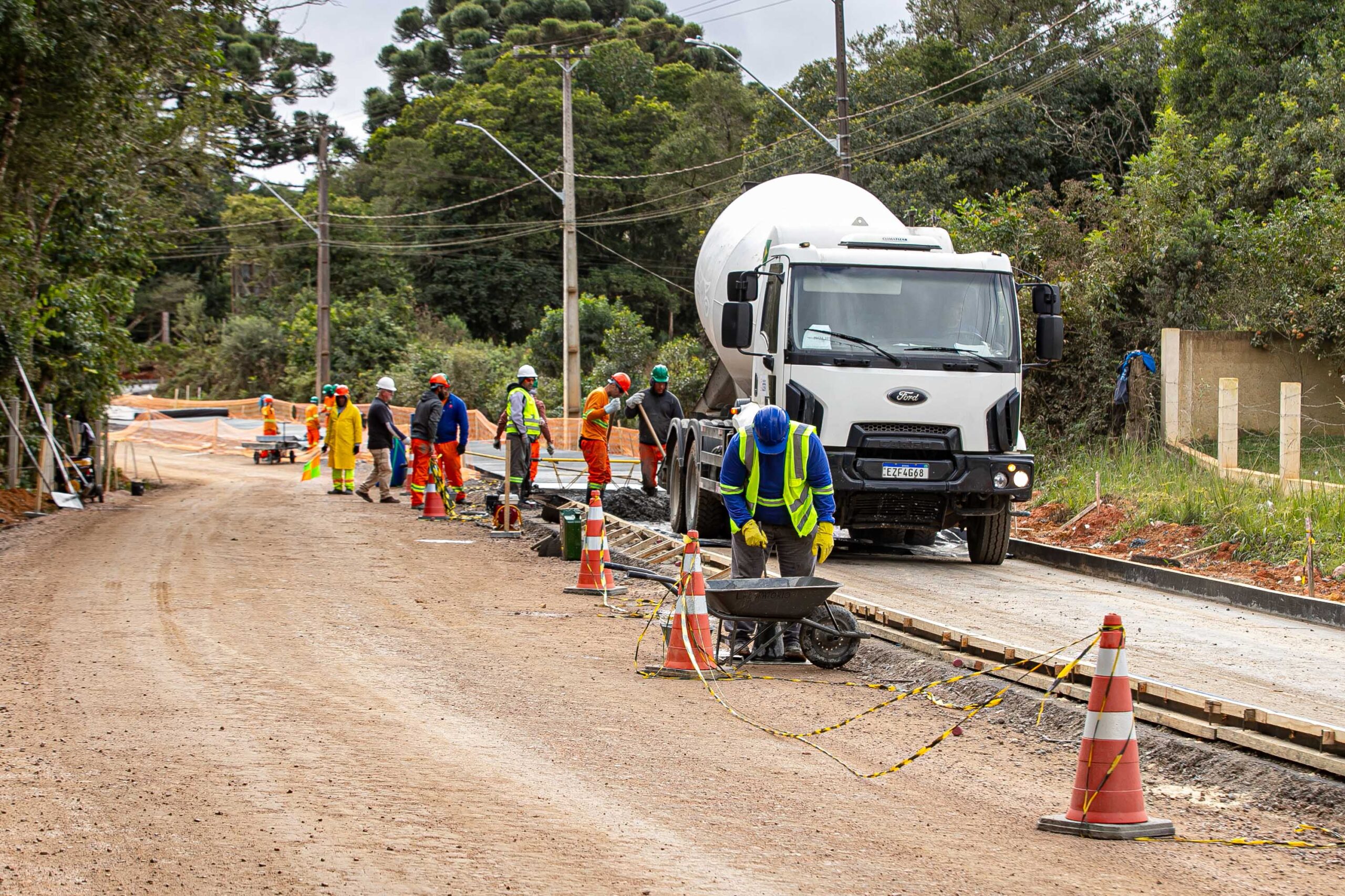 São José dos Pinhais, 12 de junho de 2025 – Pavimentação em concreto da estrada que liga São José dos Pinhais a Mandirituba.