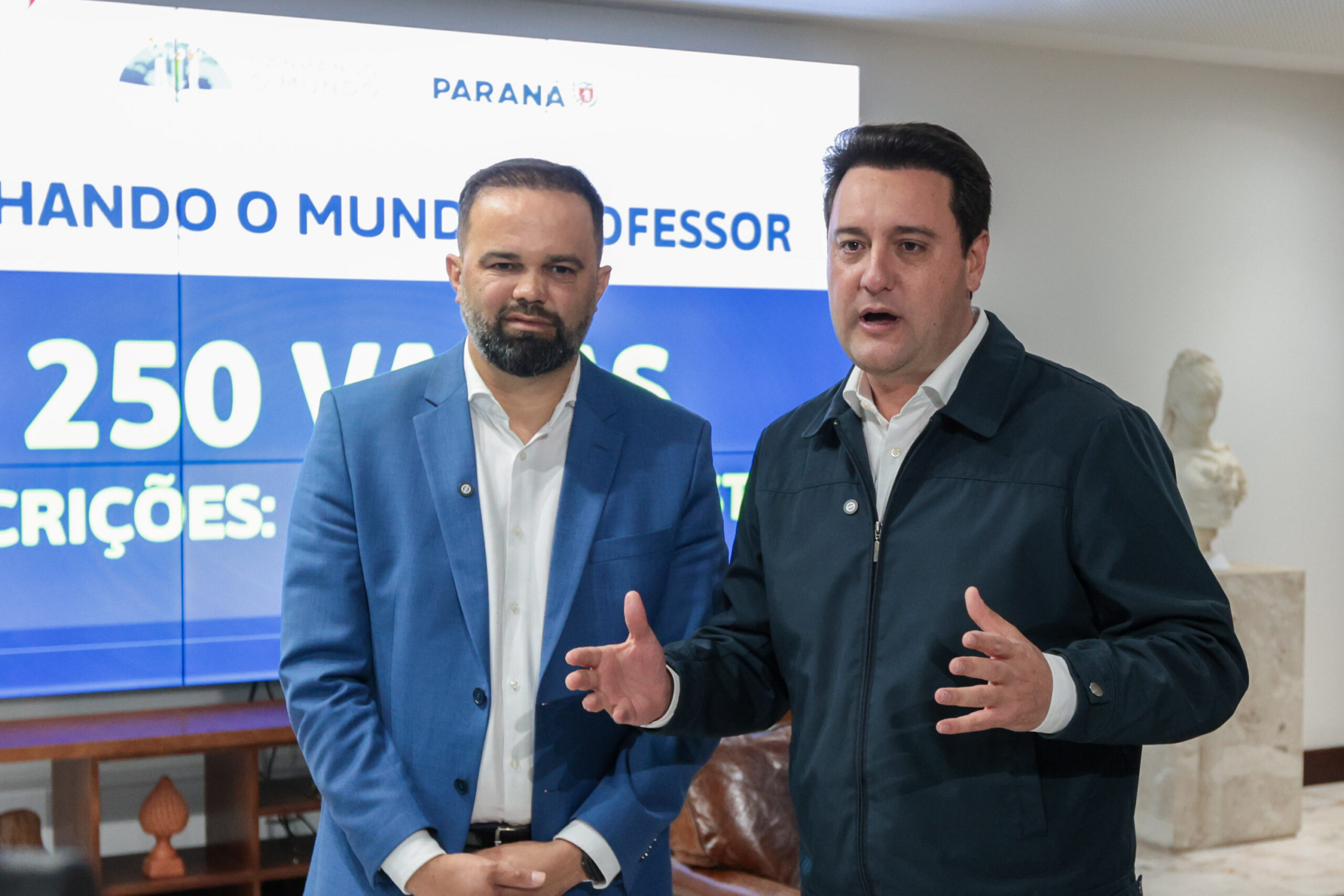 O governador Carlos Massa Ratinho Junior e o Secretario da Educacao, Roni Miranda anunciam nesta segunda-feira (4) o Lançamento da segunda edicao do Programa Ganhando o Mundo Professor
Foto: Geraldo Bubniak/AEN