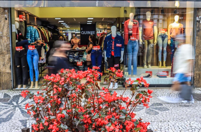  Paraná alcança menor tempo de abertura de empresas da história em julho: 7 horas