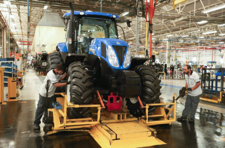 Governador Carlos Massa Ratinho Junior durante visita a fábrica da New Holland. – Curitiba, 25/05/2019 – Foto: Rodrigo Félix Leal/ANPr