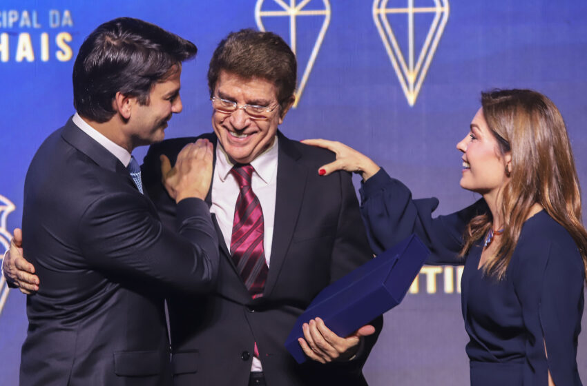  Fundador do Hospital INC é condecorado com honraria de Curitiba