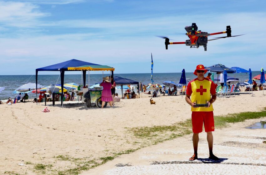  Com drones, bombeiros reforçam prevenção a afogamentos