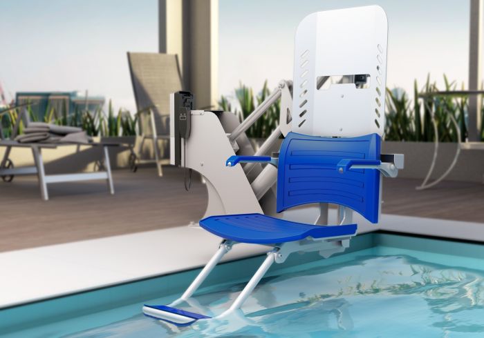  Cadeira impulsiona acessibilidade em piscina