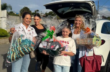 Voluntárias do Grupo Florescer na ação de Páscoa, Rosilene Silva, Débora Fonseca, Valentina Fonseca Ceccon e Scheyla Ciruelos