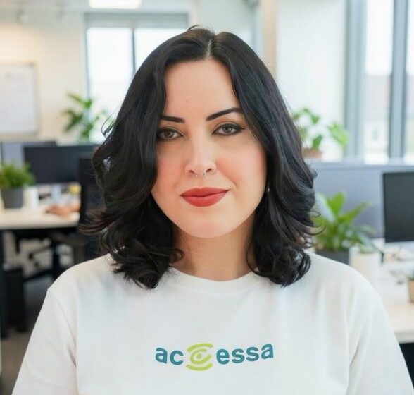  Jovem e mulher brilhando na Advocacia Tech